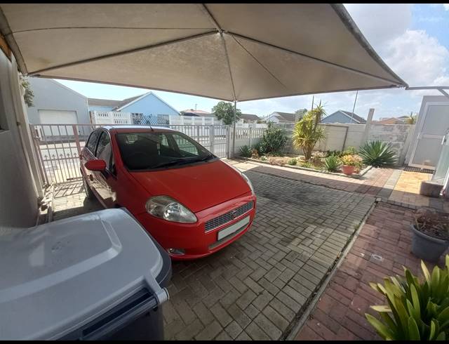 4 BEDROOM HOUSE FOR SALE IN STRANDFONTEIN
